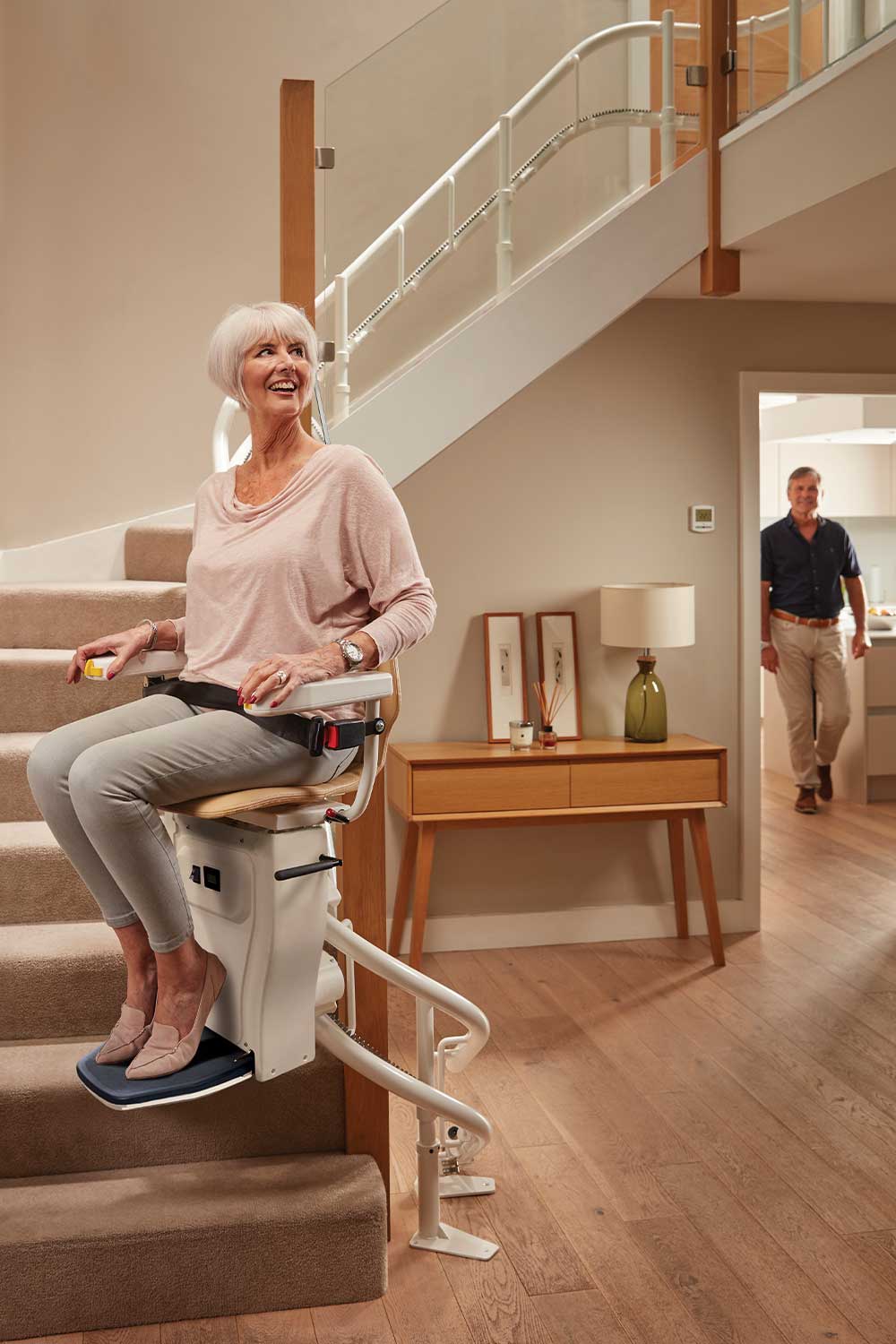 bespoke-stairlifts-infinity-curved-03-web-mobile